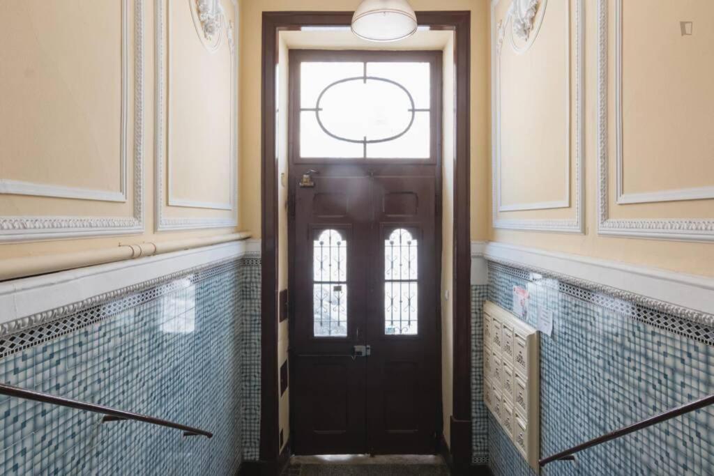 Sunny Terrace Apt, Close To Downtown! 2 Bedroom Flat Лісабон Екстер'єр фото