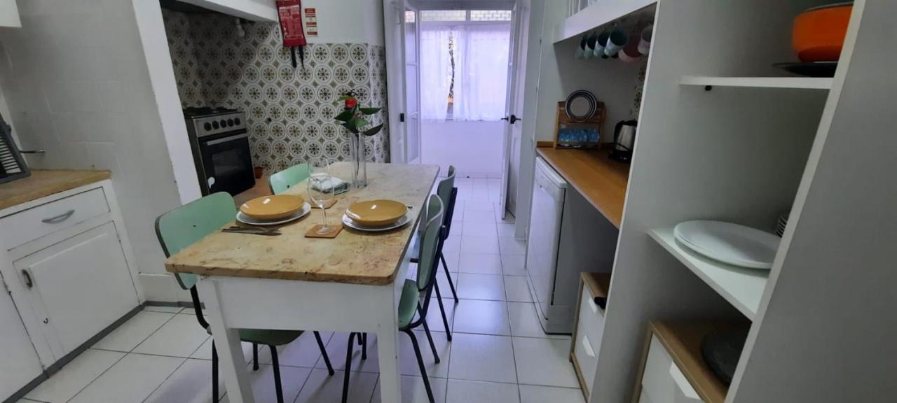 Sunny Terrace Apt, Close To Downtown! 2 Bedroom Flat Лісабон Екстер'єр фото