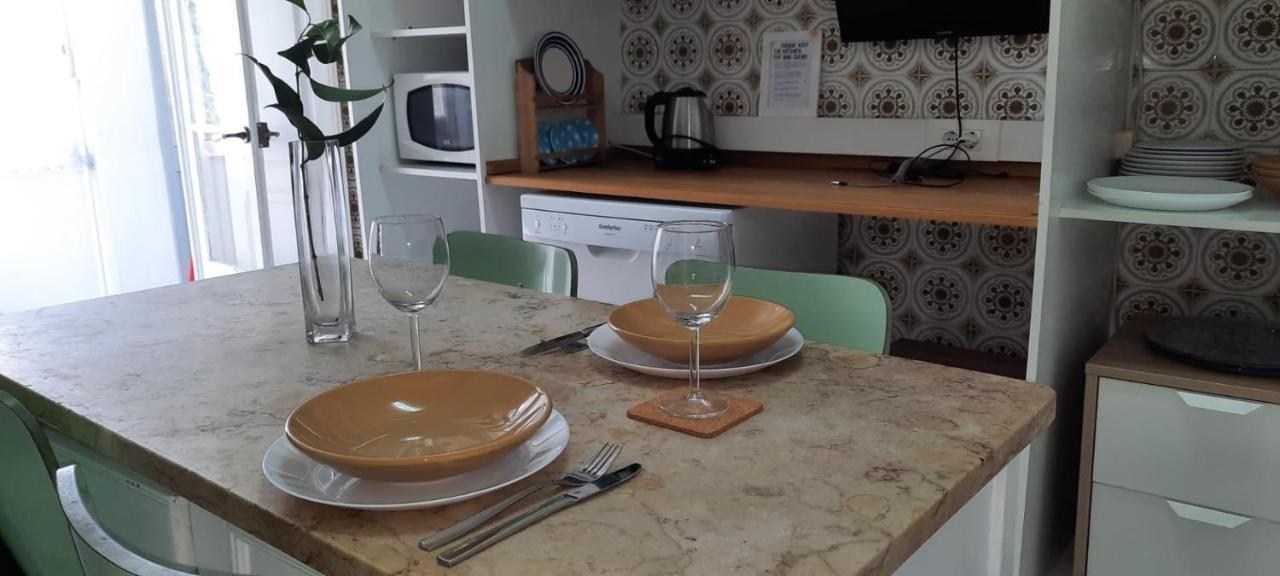 Sunny Terrace Apt, Close To Downtown! 2 Bedroom Flat Лісабон Екстер'єр фото