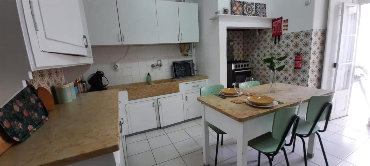 Sunny Terrace Apt, Close To Downtown! 2 Bedroom Flat Лісабон Екстер'єр фото