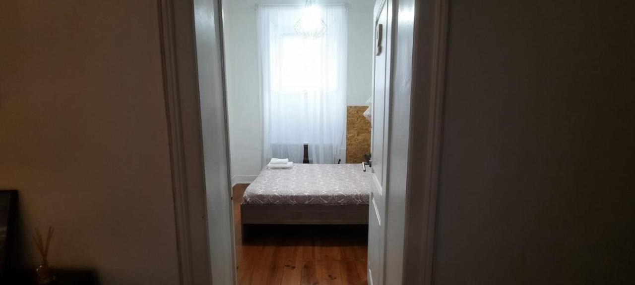 Sunny Terrace Apt, Close To Downtown! 2 Bedroom Flat Лісабон Екстер'єр фото